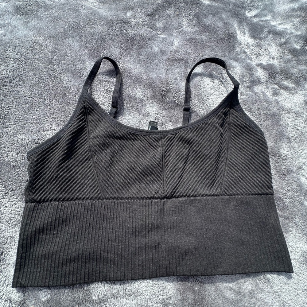 VS Pink Active Ribbed Sports Bra- Black Size Large🖤✨